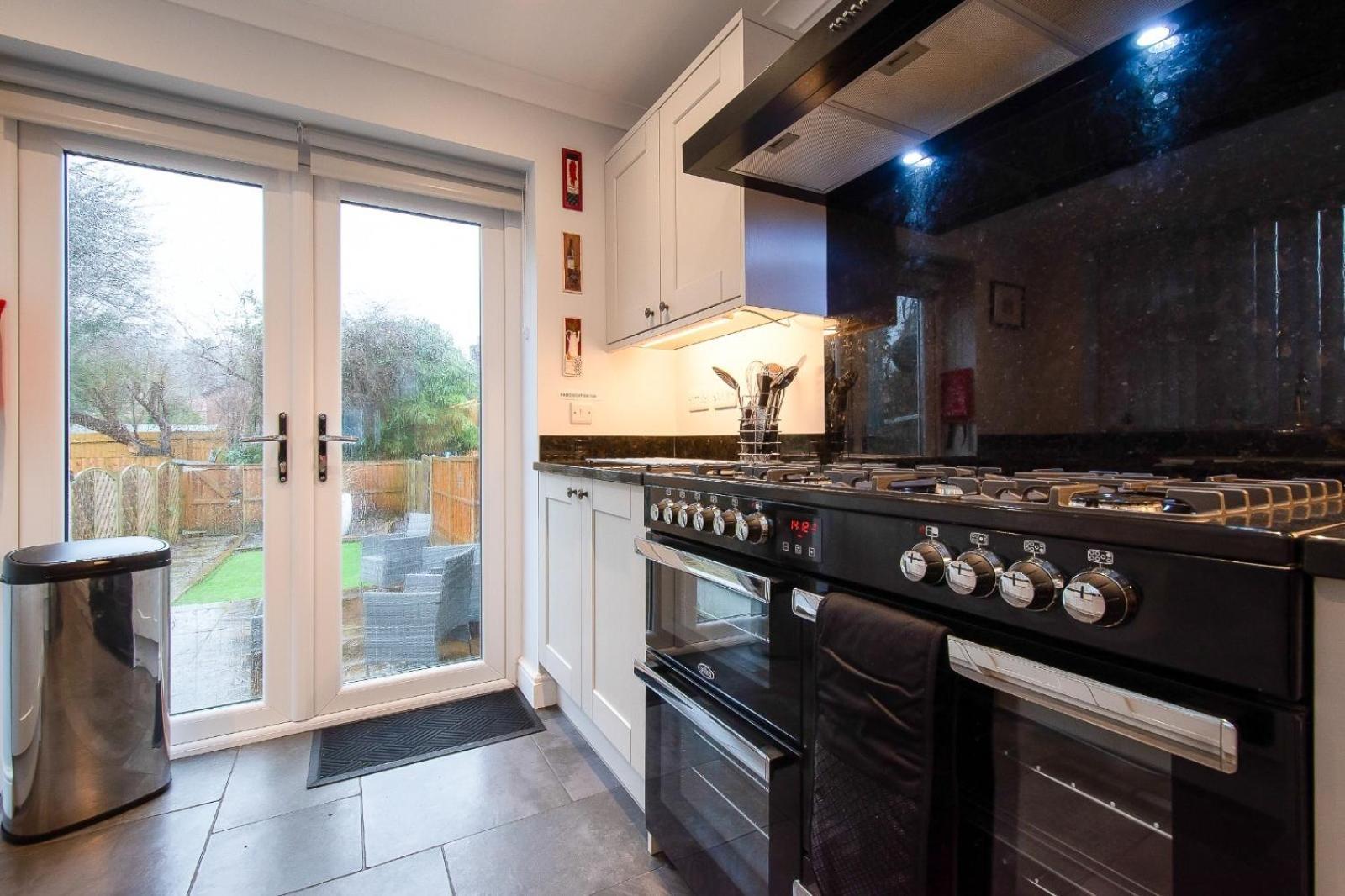 Casa One Hundred - A Beautiful 4 Bed House On The Beach Front Swansea Exterior foto