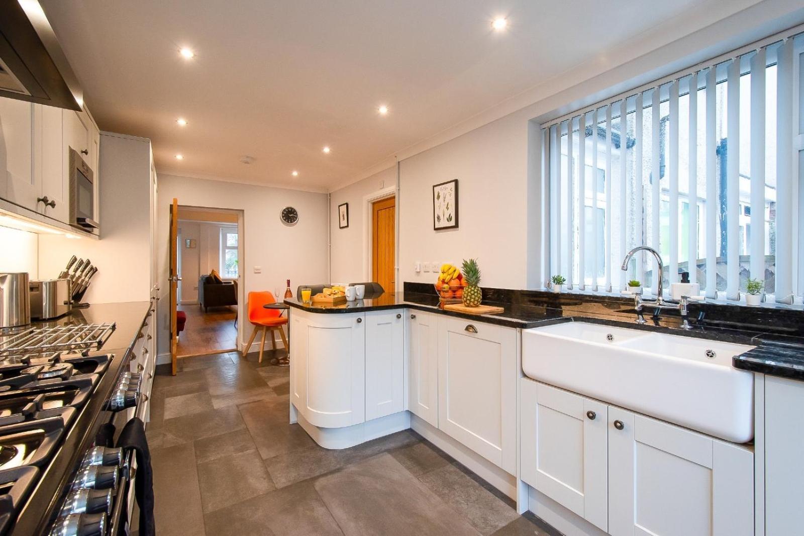Casa One Hundred - A Beautiful 4 Bed House On The Beach Front Swansea Exterior foto